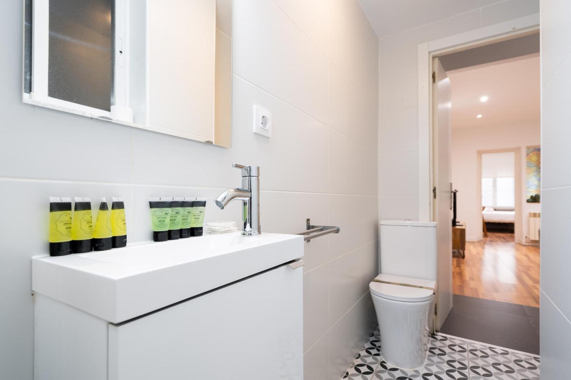 Apartamento En La Plaza De Lavapies Alquiler Temporal Madrid Extérieur photo