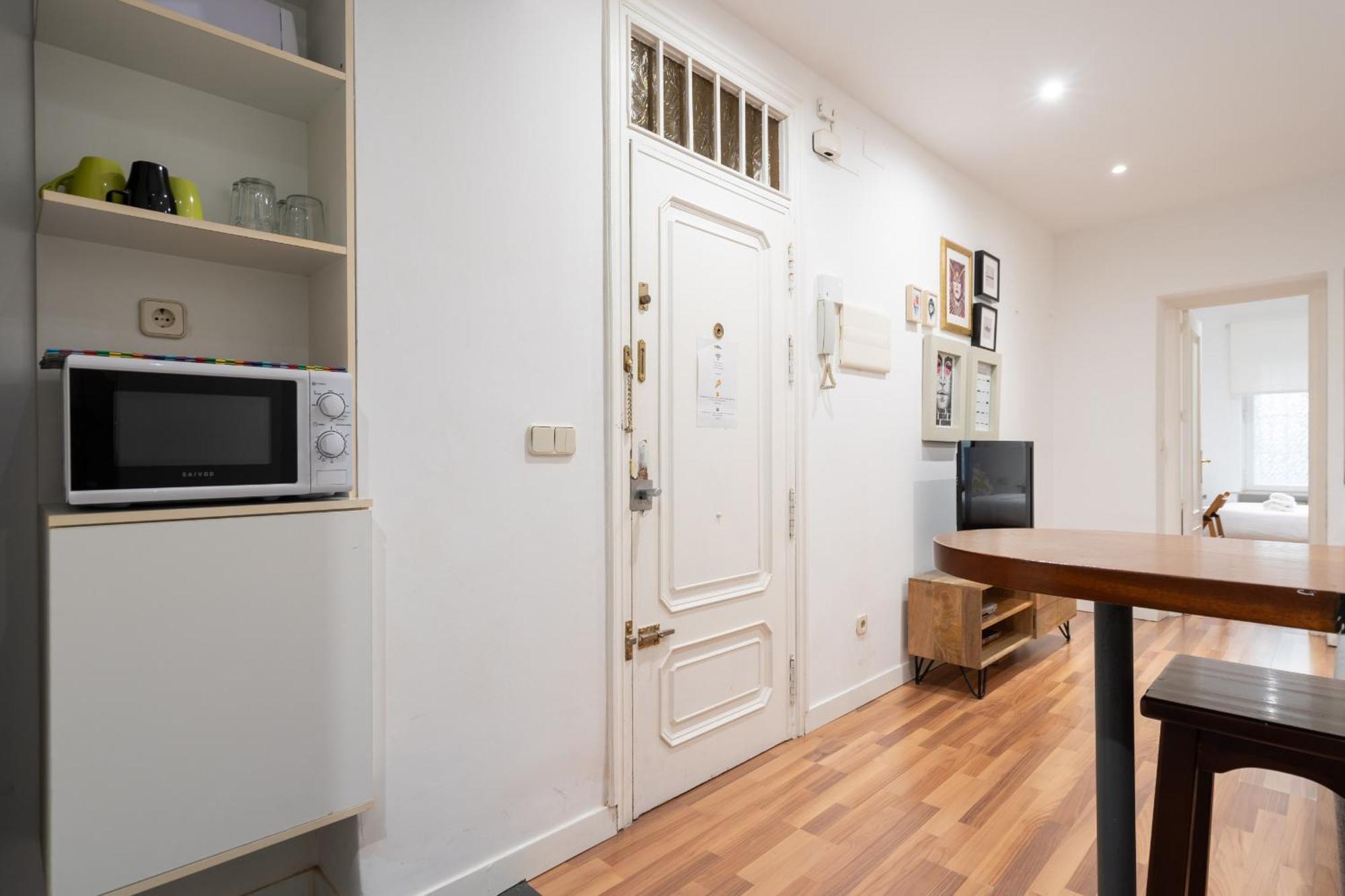 Apartamento En La Plaza De Lavapies Alquiler Temporal Madrid Extérieur photo