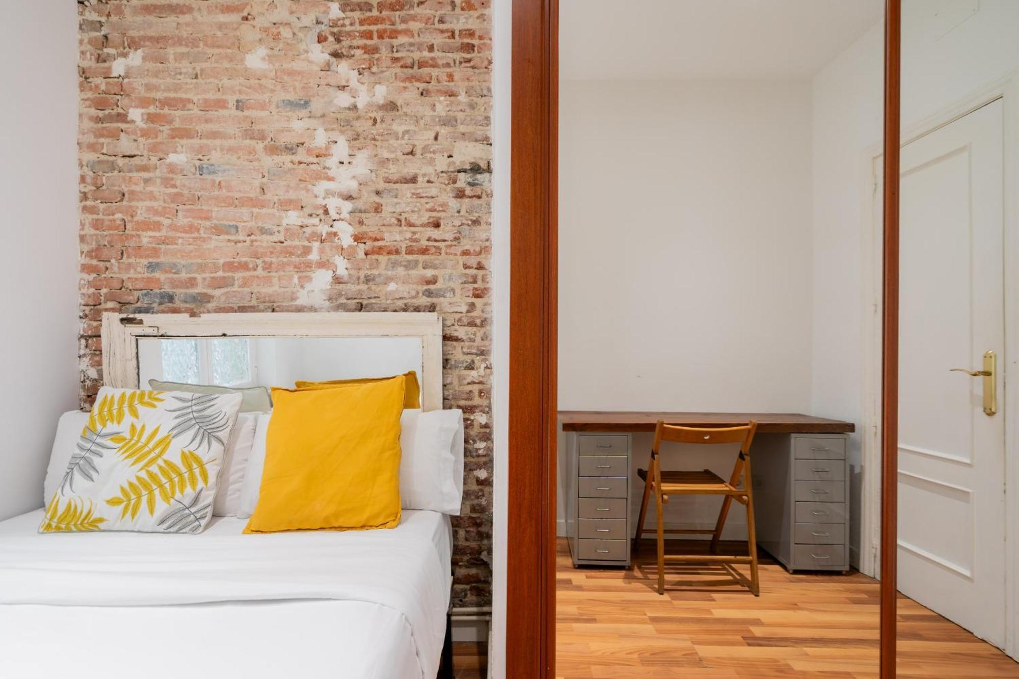 Apartamento En La Plaza De Lavapies Alquiler Temporal Madrid Extérieur photo